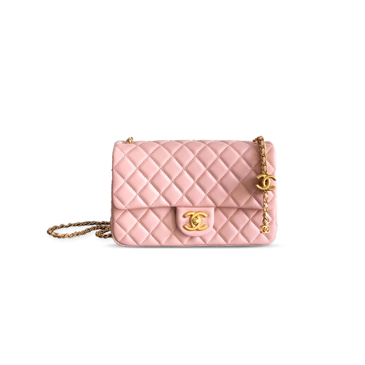 Ch*el large flap bag shiny lanbskin in sakura powder 255308 (23.5*14.5*7cm)