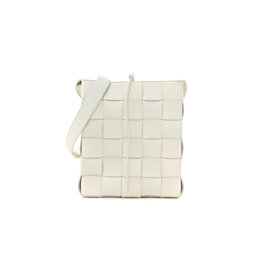 bo*te*ga Ve*ne*ta lambskin maxi intrecciato cassette messenger chalk (26*23*5cm)