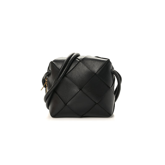 bo*te*ga Ve*ne*ta lambskin maxi intrecciato mini cassette camera bag black (15*14*7cm)