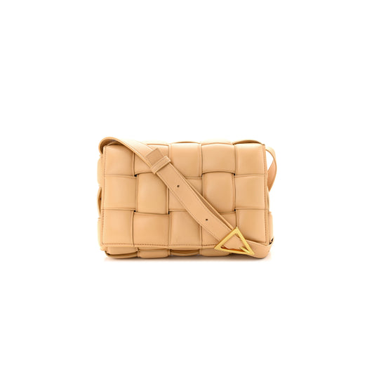 bo*te*ga Ve*ne*ta nappa maxi intrecciato padded cassette crossbody bag almond (26*18*8cm)