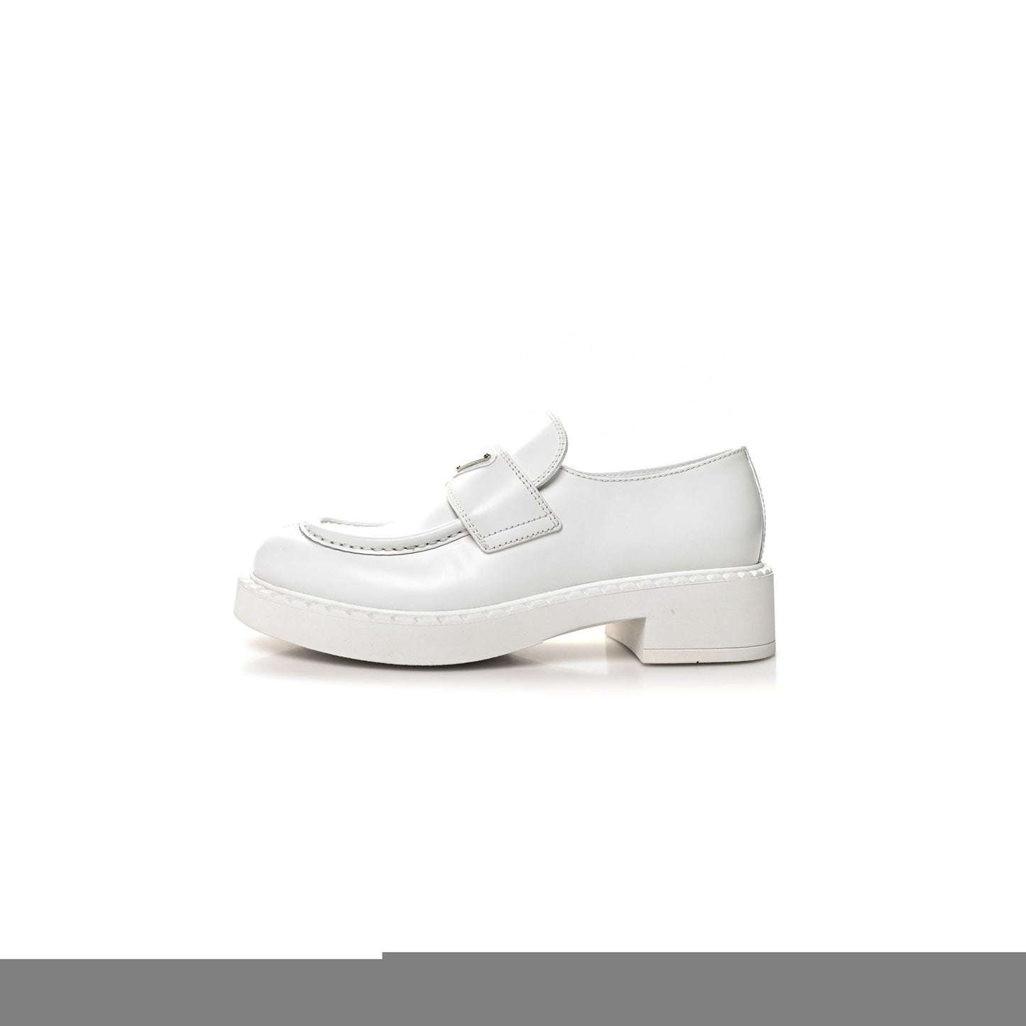 Pra*a spazzolato metal triangle logo 50mm loafers 39.5 white