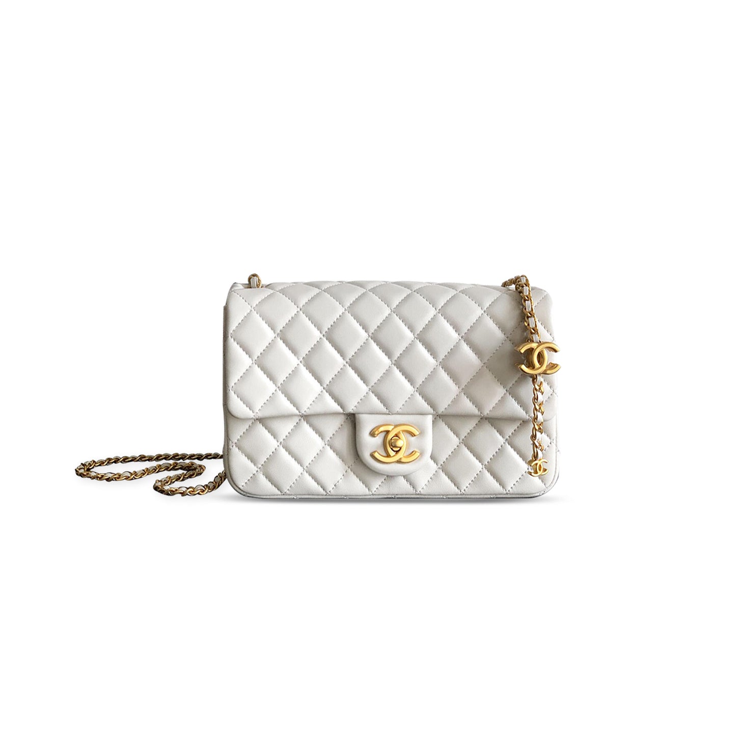 Ch*el large flap bag shiny lanbskin 255318 (23.5*14.5*7cm)