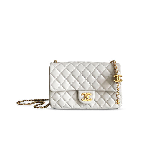Ch*el large flap bag shiny lanbskin 255318 (23.5*14.5*7cm)