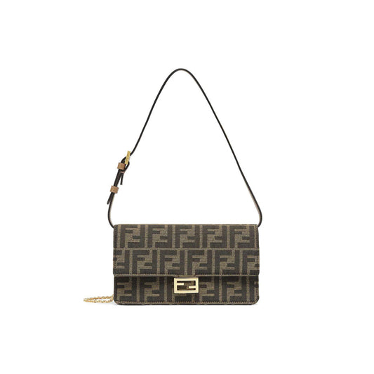 F**di wallet on chain baguette 8m0498a98pf0a6e (21*11.5*5cm)