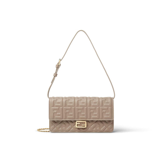 F**di wallet on chain baguette 8m0498aajdf0e65 (21*11.5*5cm)