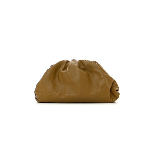 bo*te*ga Ve*ne*ta smooth butter calf the pouch oversized clutch cammello (38*19*9cm)