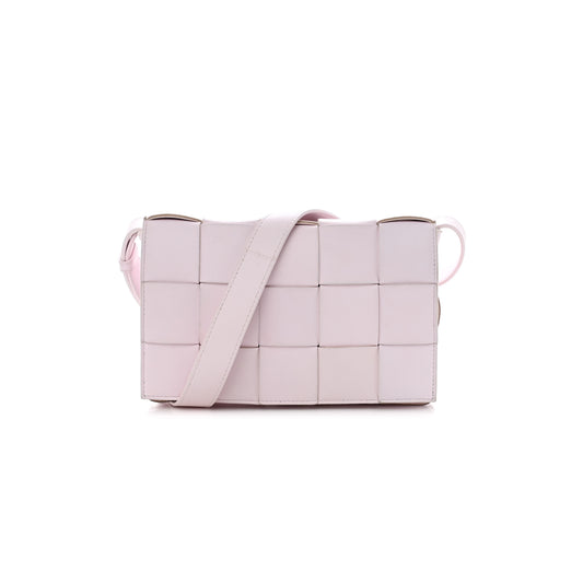 bo*te*ga Ve*ne*ta lambskin maxi intrecciato cassette crossbody bag bliss washed (23*15*5.5cm)