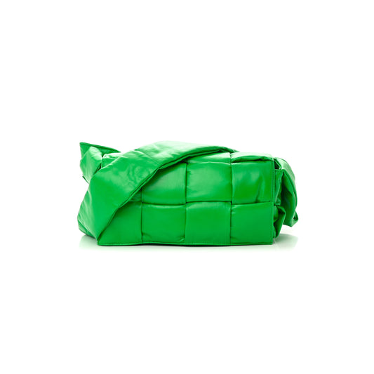 bo*te*ga Ve*ne*ta paper calfskin intrecciato padded medium cassette parakeet (29*16*8cm)