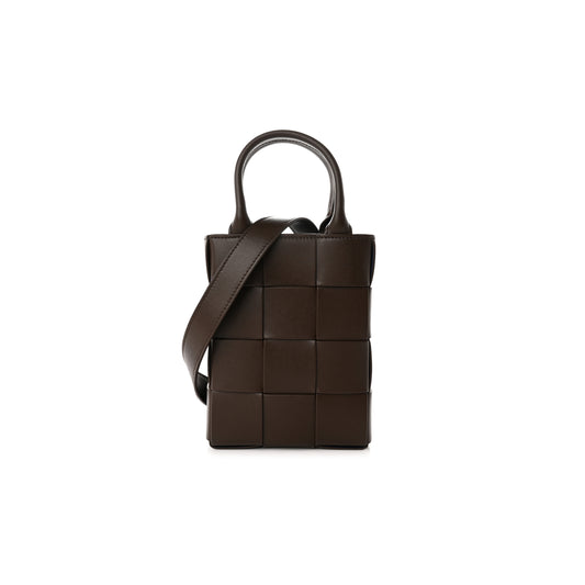 bo*te*ga ve*ne*ta lambskin maxi intrecciato mini N0*H south cassette tote light brown (24*14*5cm)