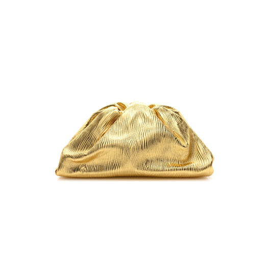 bo*te*ga Ve*ne*ta metallic bark calfskin embossed the pouch oversized clutch oro (37*21*13cm)